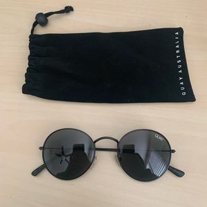 QUAY AUSTRALIA BLACK ROUND SUNGLASSES “MOD STAR”
